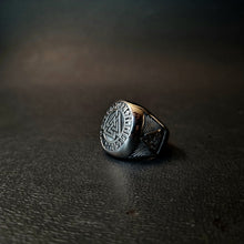 Cargar imagen en el visor de la galería, Anillo Valknut de Acero Inoxidable
