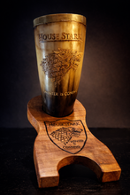 Cargar imagen en el visor de la galería, Cuerno Vikingo de Game of Thrones - House Stark