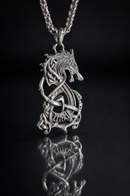 Cargar imagen en el visor de la galería, Medallón de Fenrir – Collar Vikingo Nórdico