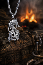 Cargar imagen en el visor de la galería, Medallón de Fenrir – Collar Vikingo Nórdico