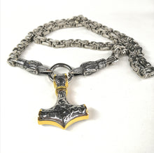 Cargar imagen en el visor de la galería, Mjolnir del Rey Cuervo - Reino Vikingo GT - acero inoxidable, colgante, Premium, Top - Colgante
