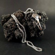 Cargar imagen en el visor de la galería, Cuervo de Odin Hugin - Reino Vikingo GT - colgante, nuevo - Colgante