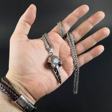 Cargar imagen en el visor de la galería, Cuervo de Odin Hugin - Reino Vikingo GT - colgante, nuevo - Colgante