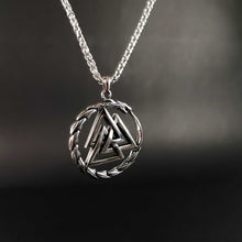 Cargar imagen en el visor de la galería, Medallón Del Ragnarok - Reino Vikingo GT - colgante, nuevo - Colgante