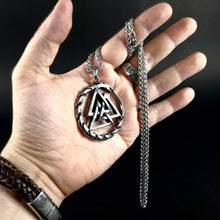 Cargar imagen en el visor de la galería, Medallón Del Ragnarok - Reino Vikingo GT - colgante, nuevo - Colgante
