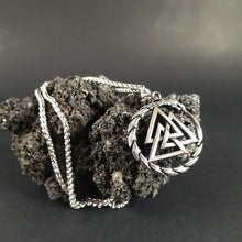 Cargar imagen en el visor de la galería, Medallón Del Ragnarok - Reino Vikingo GT - colgante, nuevo - Colgante