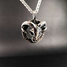 Cargar imagen en el visor de la galería, Carnero de Thor - Reino Vikingo GT - acero inoxidable, colgante, Premium - Colgante
