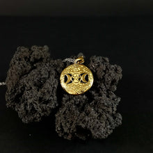 Cargar imagen en el visor de la galería, Árbol de la Vida - Reino Vikingo GT - colgante, edicion limitada, Shield Maiden - Colgante