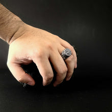 Cargar imagen en el visor de la galería, Anillo Vegvisir de Acero Inoxidable - Reino Vikingo GT - anillos - Anillos