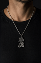 Cargar imagen en el visor de la galería, Medallón de Fenrir – Collar Vikingo Nórdico

