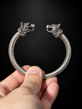 Cargar imagen en el visor de la galería, Brazalete Sköll y Hati
