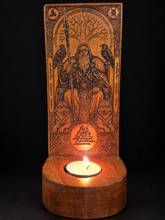 Cargar imagen en el visor de la galería, Llamas de Asgard – Candelero Artesanal Nórdico
